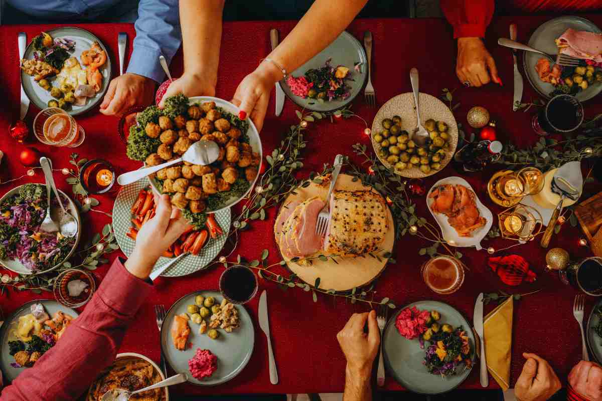 Tavola Natale imbandita